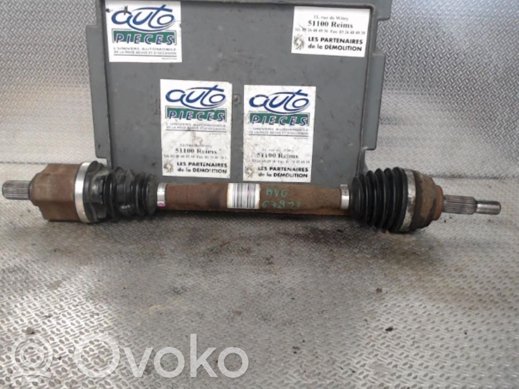 Etuvetoakseli   8200696900