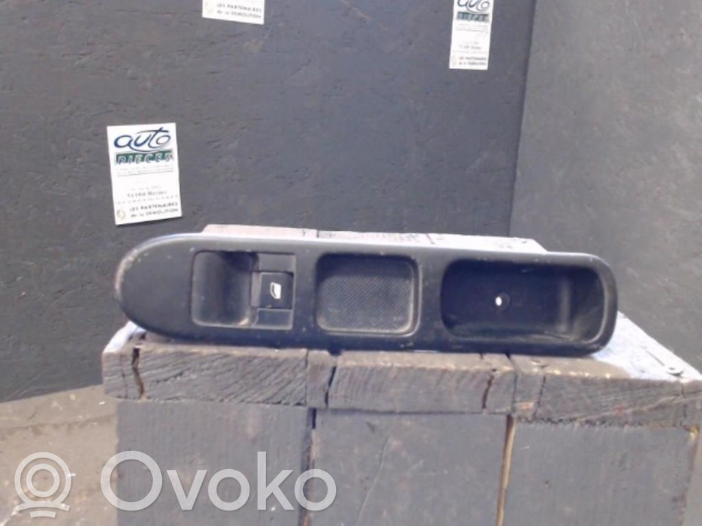 Electric window control switch   6554E7