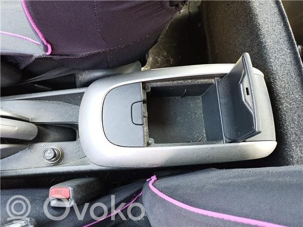 Toyota Auris 150 Reposabrazos 