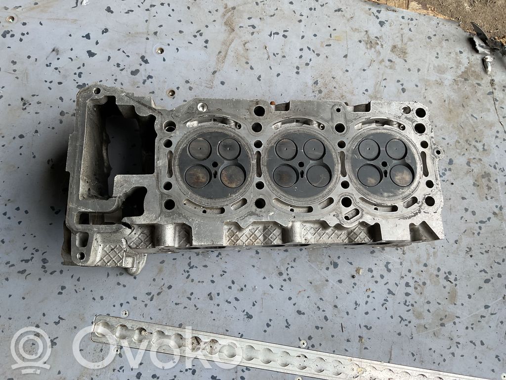 Engine head   R642016