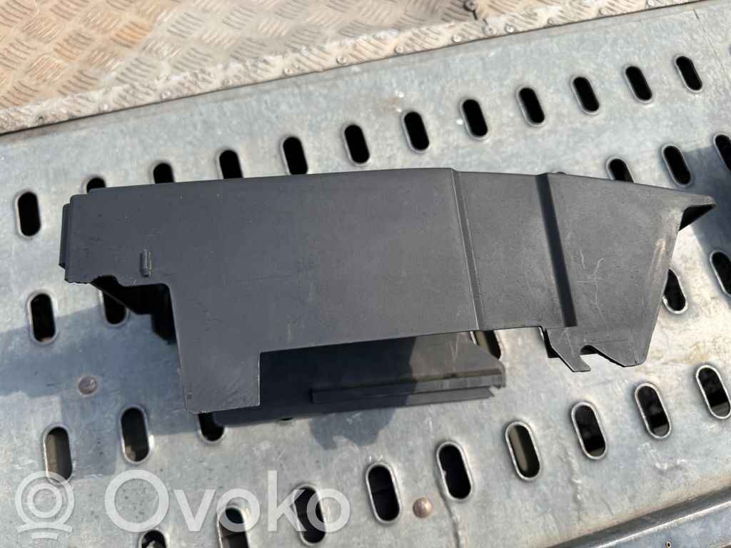 Opel Insignia A Dangtis akumuliatoriaus dėžės 