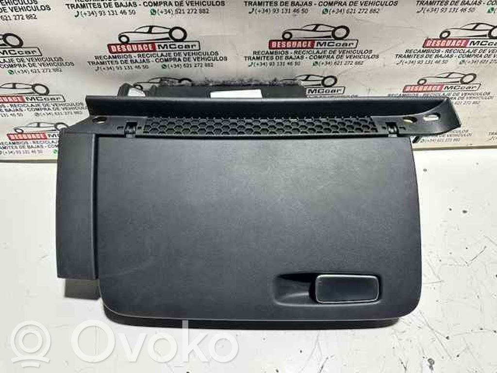 Audi A1 Daiktadėžė 