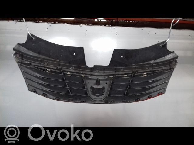 Dacia Logan II Front bumper upper radiator grill 