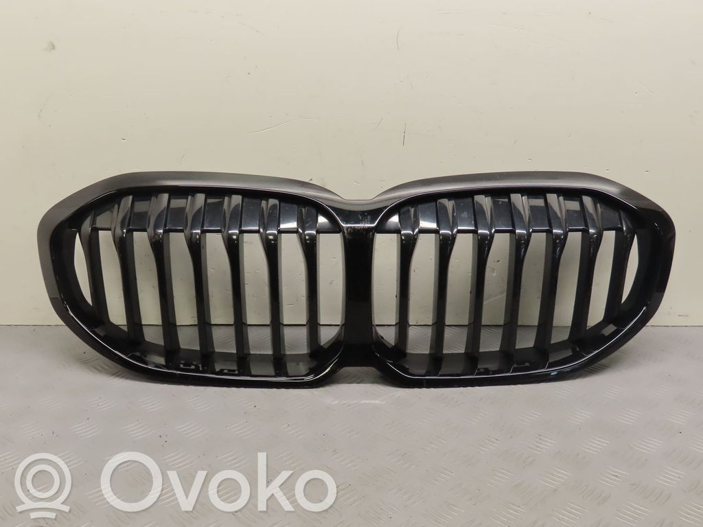 BMW 1 F40 Griglia superiore del radiatore paraurti anteriore 