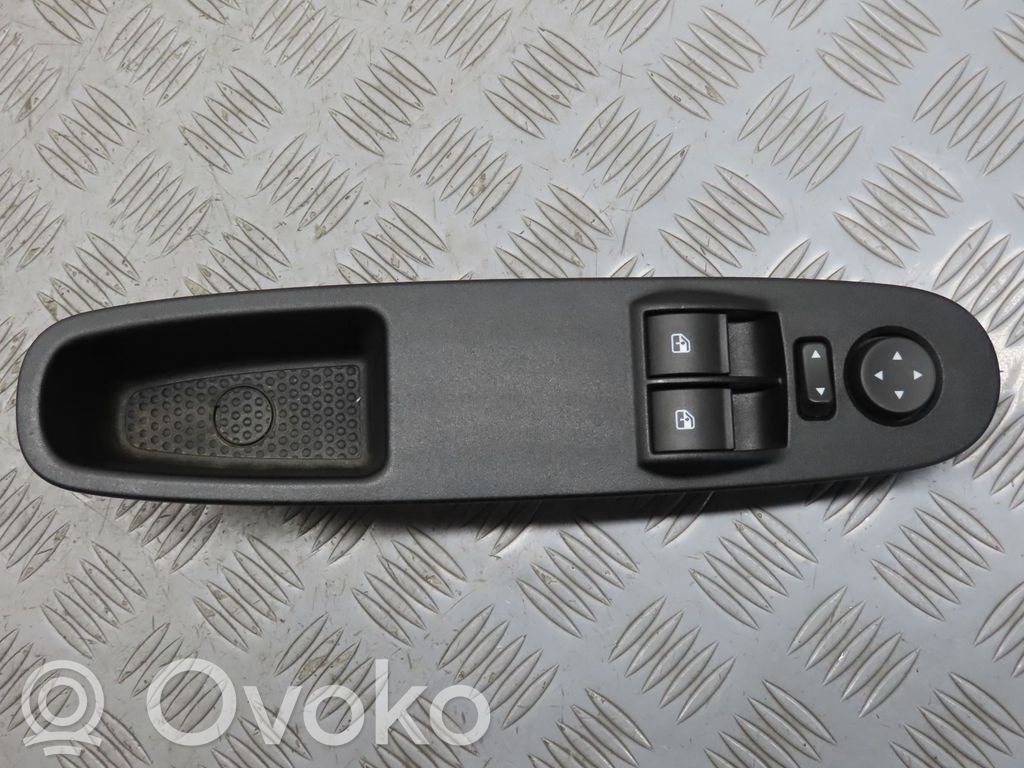 Lancia Ypsilon Electric window control switch 