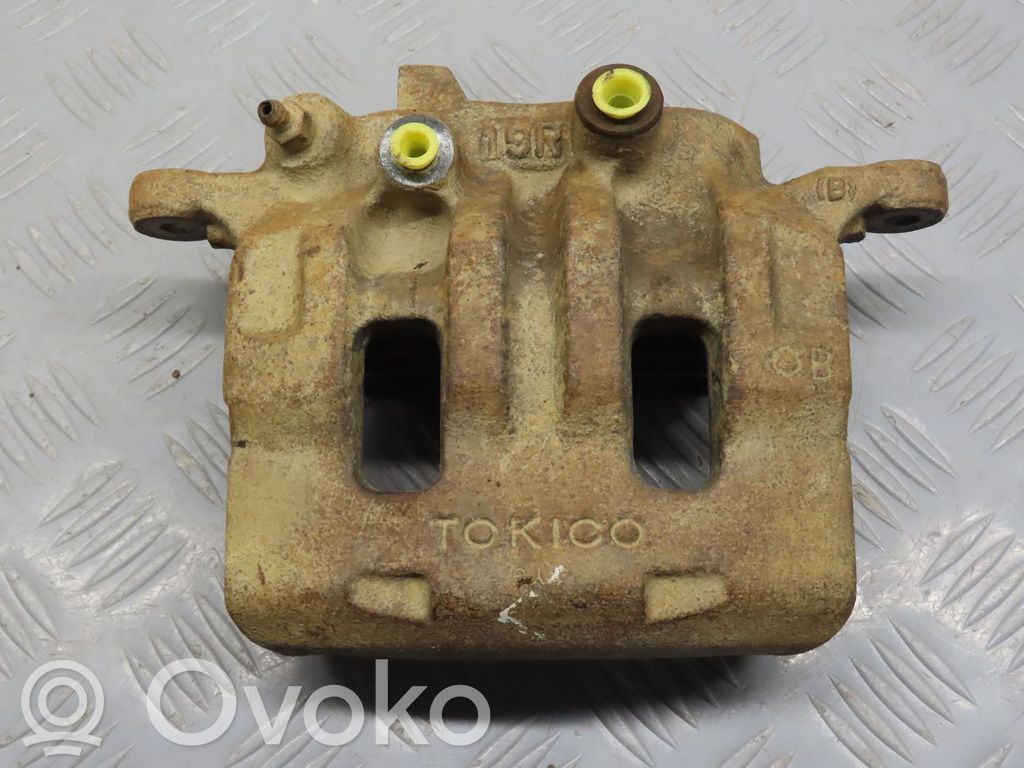 Mitsubishi L200 Zacisk hamulcowy przedni 