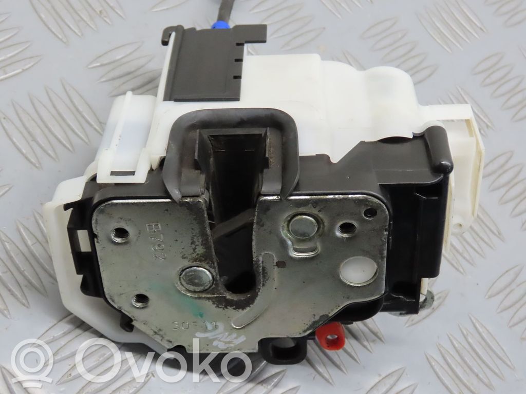 Peugeot Bipper Zamek drzwi przednich 