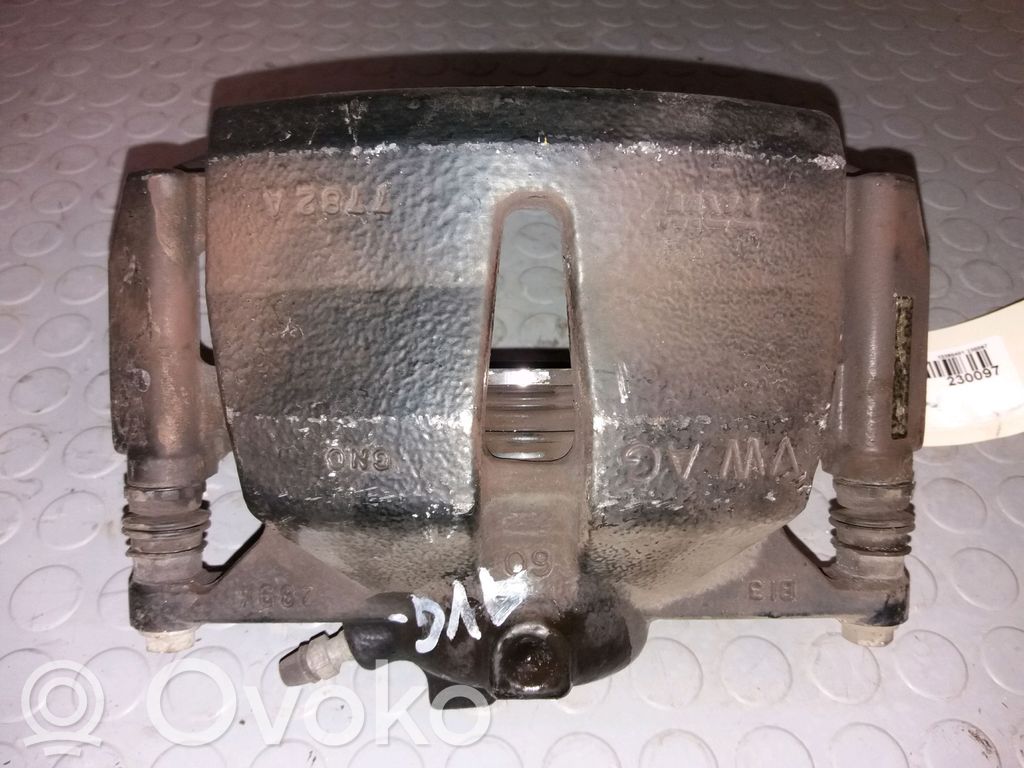 Etujarrusatula   8V0615123E