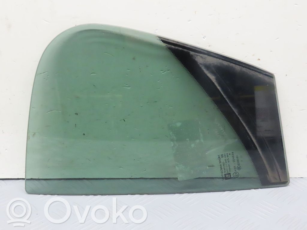 Opel Corsa E Luna de la puerta trasera 