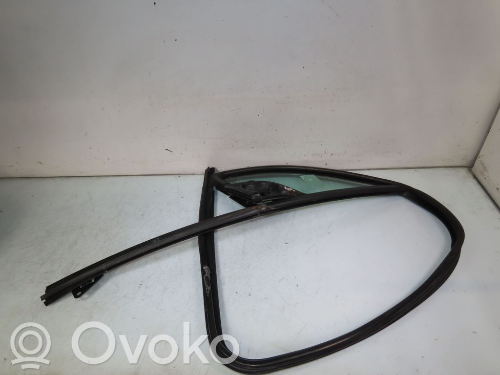 Rear side window   9203EZ
