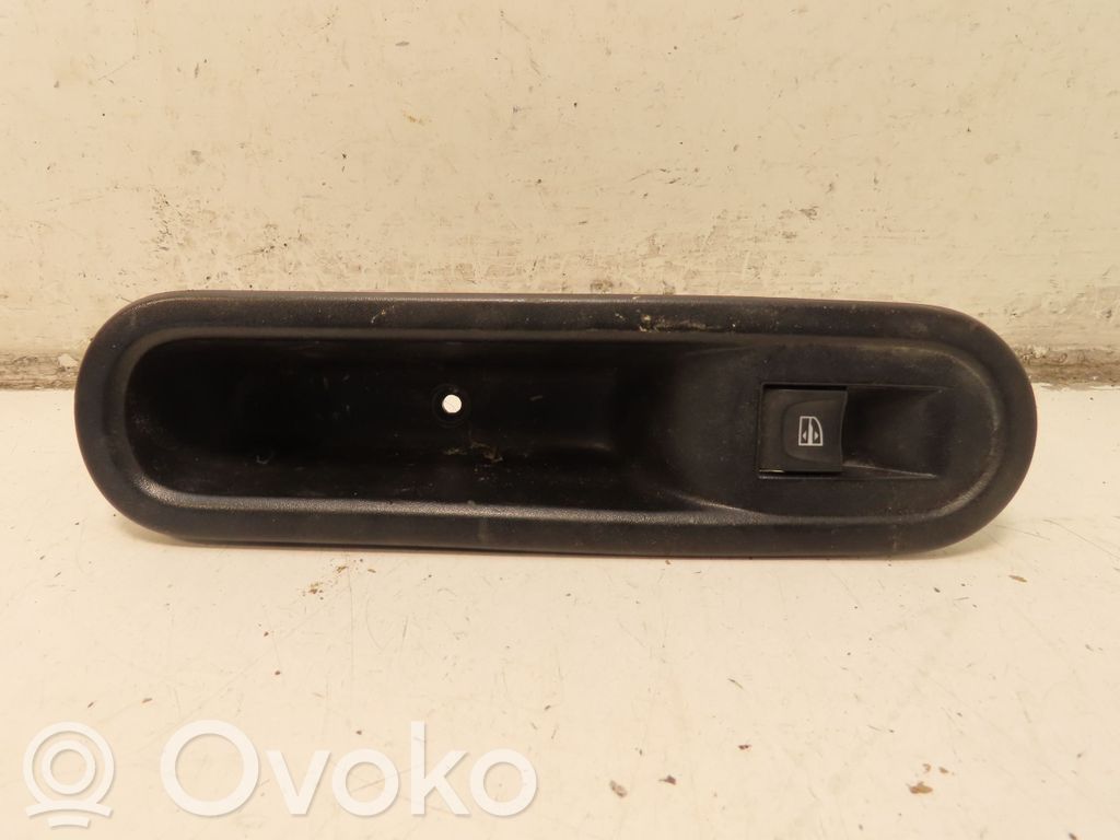 Renault Twingo III Electric window control switch 