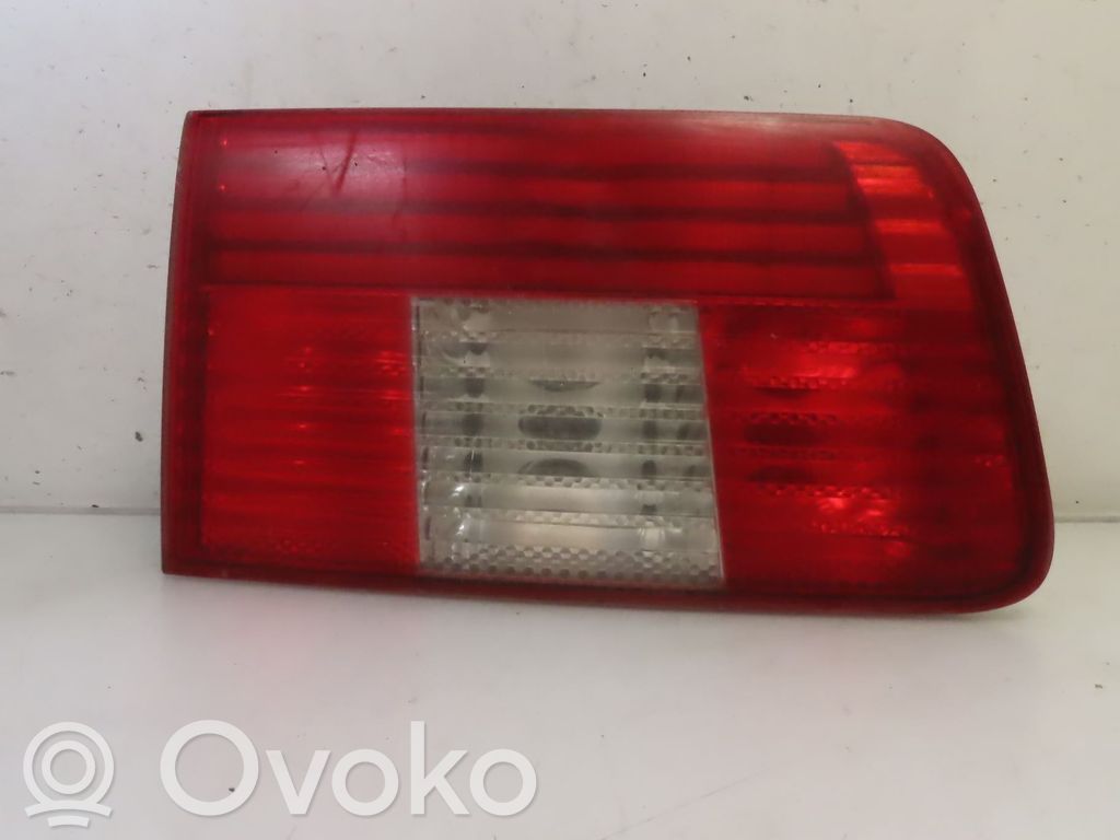 BMW 5 E39 Aizmugurējais lukturis pārsegā 