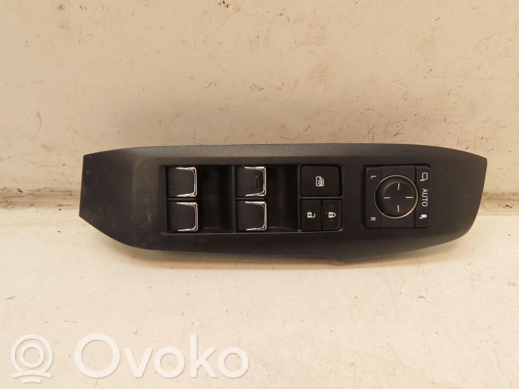 Electric window control switch   8404078030