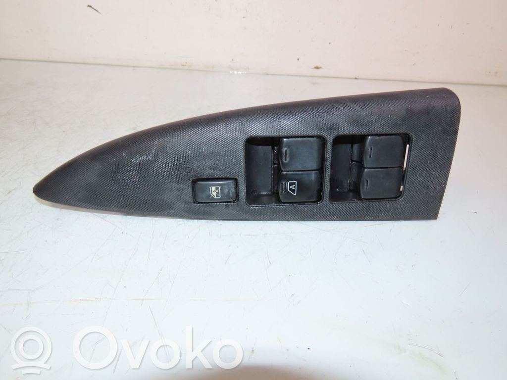 Nissan Note (E11) Electric window control switch 