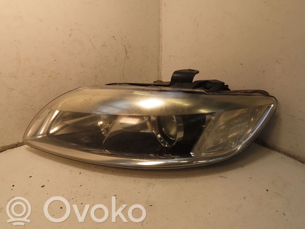 Audi Q7 4L Lampa przednia 