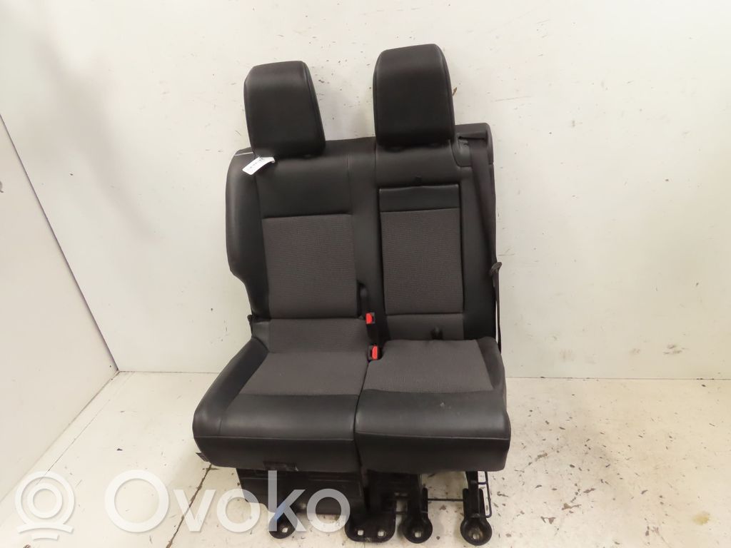 Doppelsitzbank vorne   1616755780