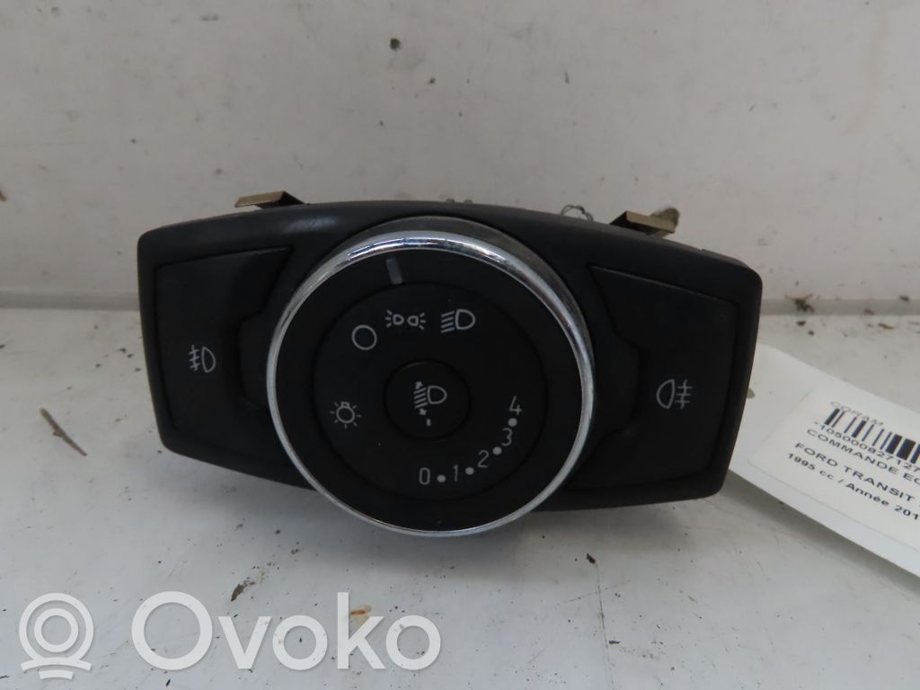 Light switch   2336439