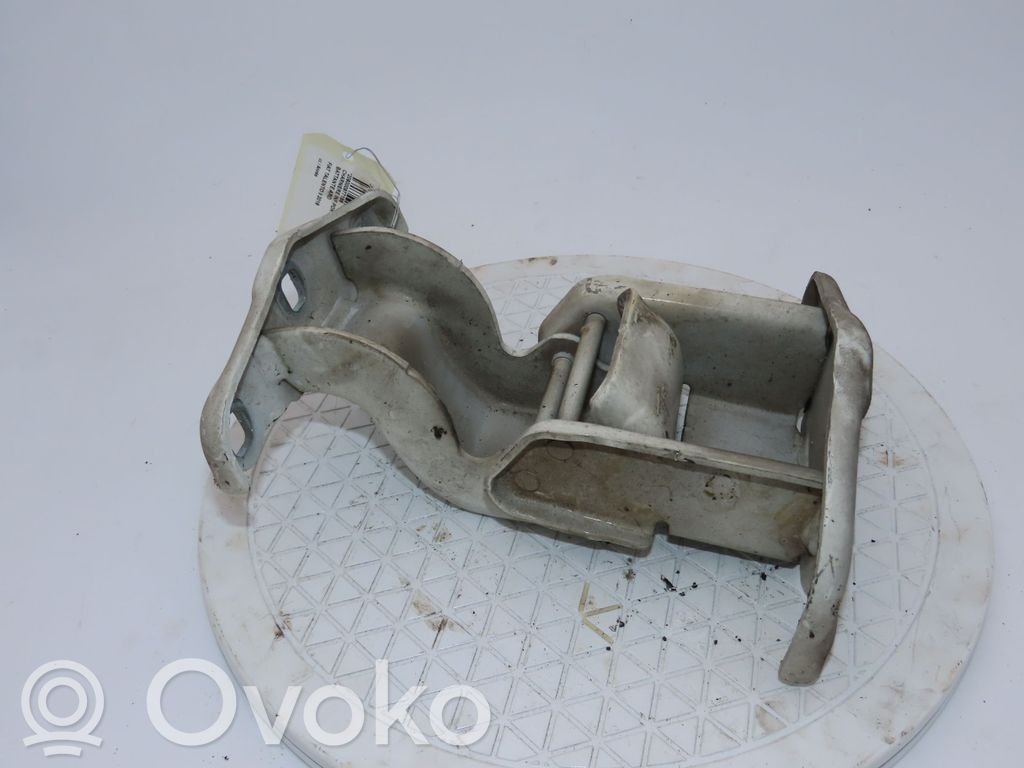 Loading door lower hinge   6000617406