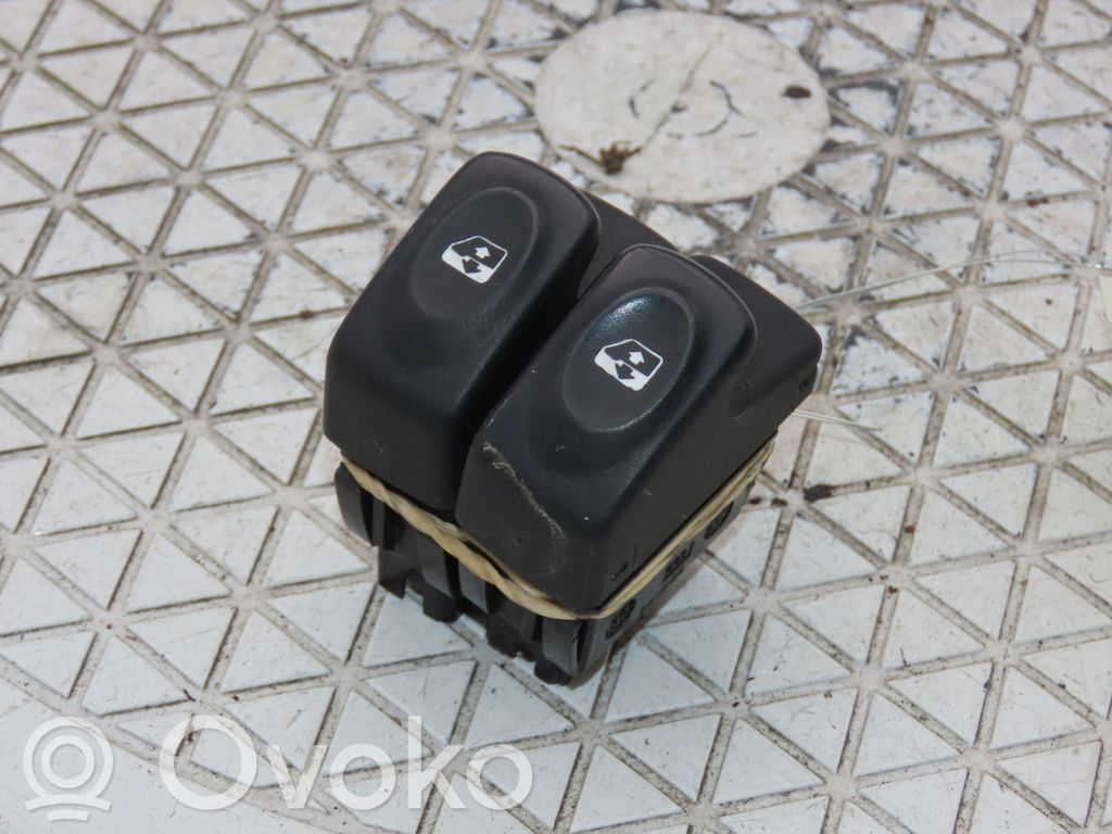 Electric window control switch   7700838099