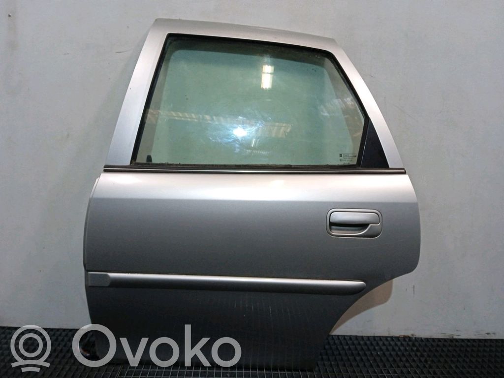 Opel Vectra B Puerta trasera 