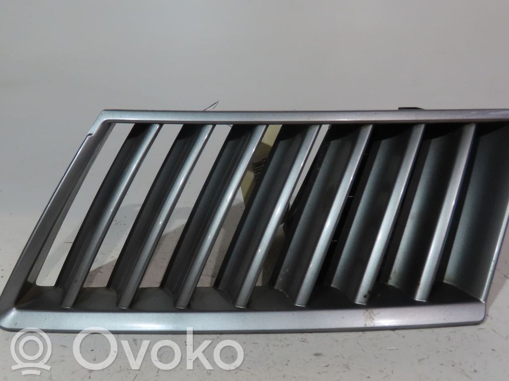 Front grill   7701207964