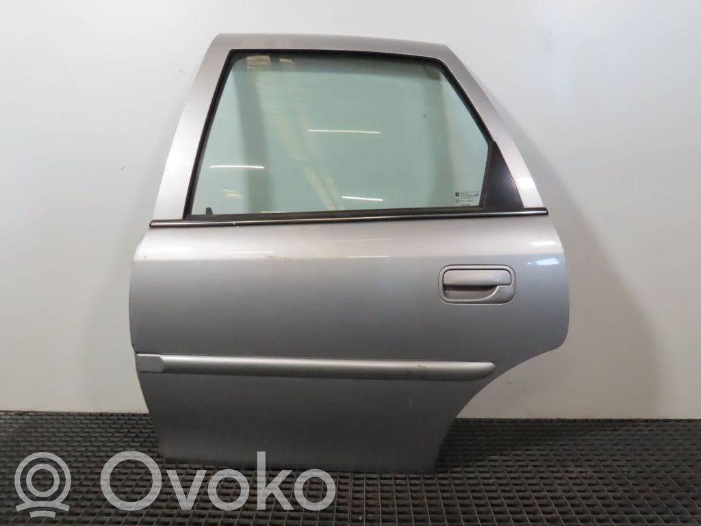 Opel Vectra B Puerta trasera 