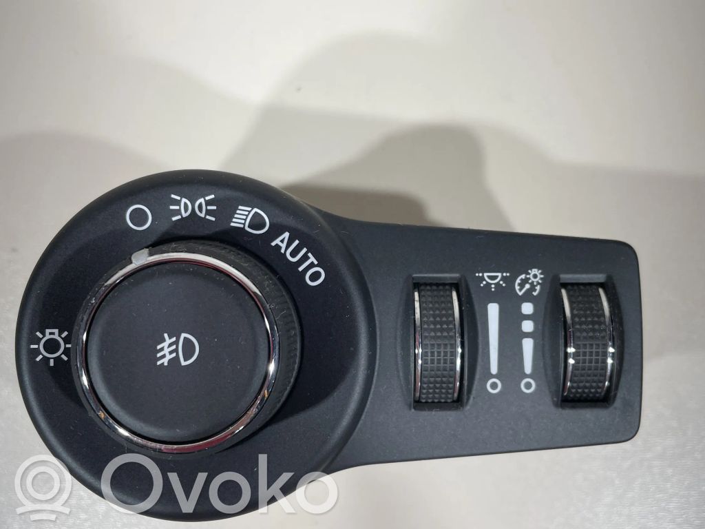 Chrysler Pacifica Light switch 