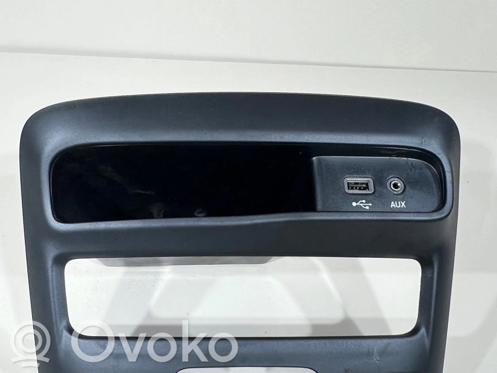 USB jungtis   6EM06DX9AE