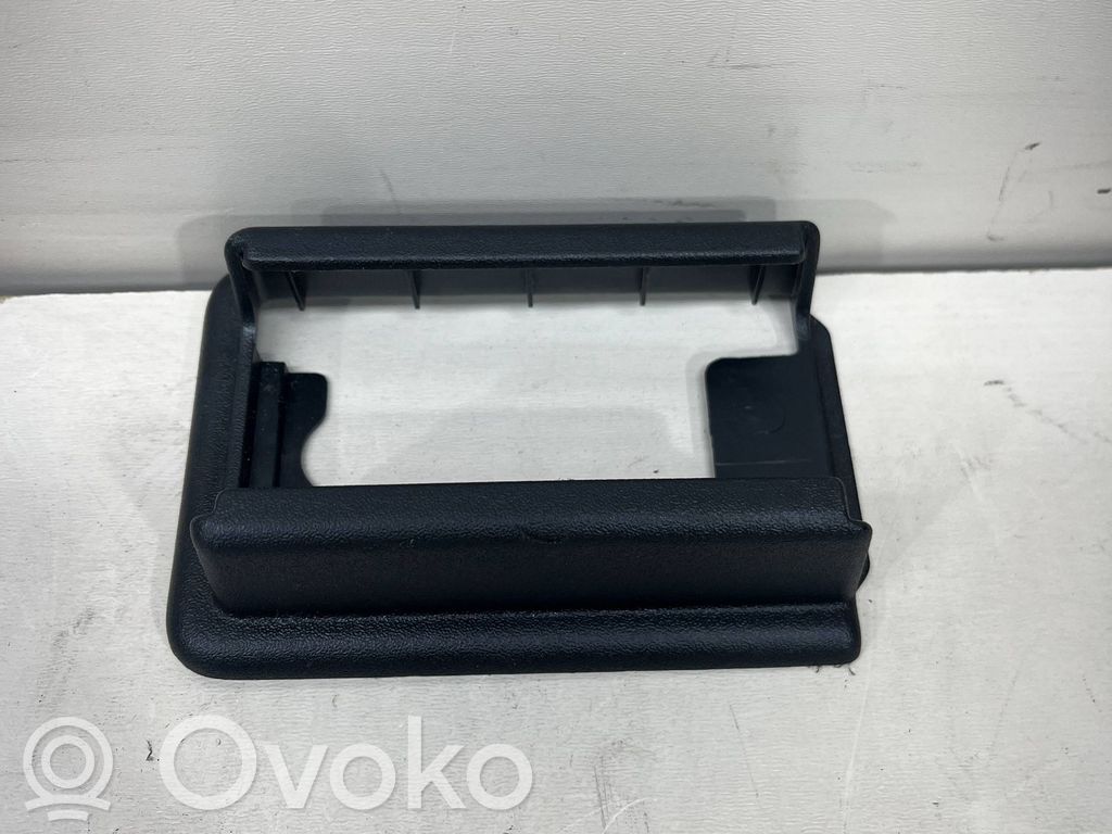 Dodge Challenger Moldura de la guía del asiento delantero del conductor 