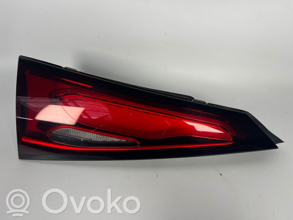 Lampy tylnej klapy bagażnika   A2549061902