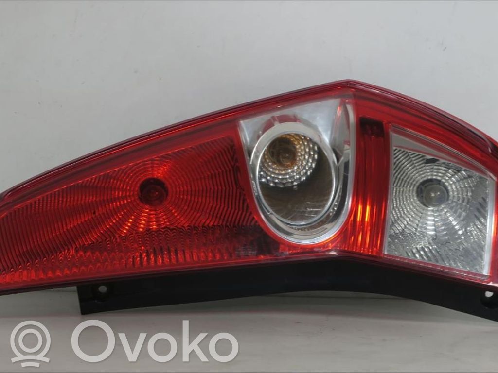 Suzuki Splash Aizmugurējais lukturis virsbūvē 
