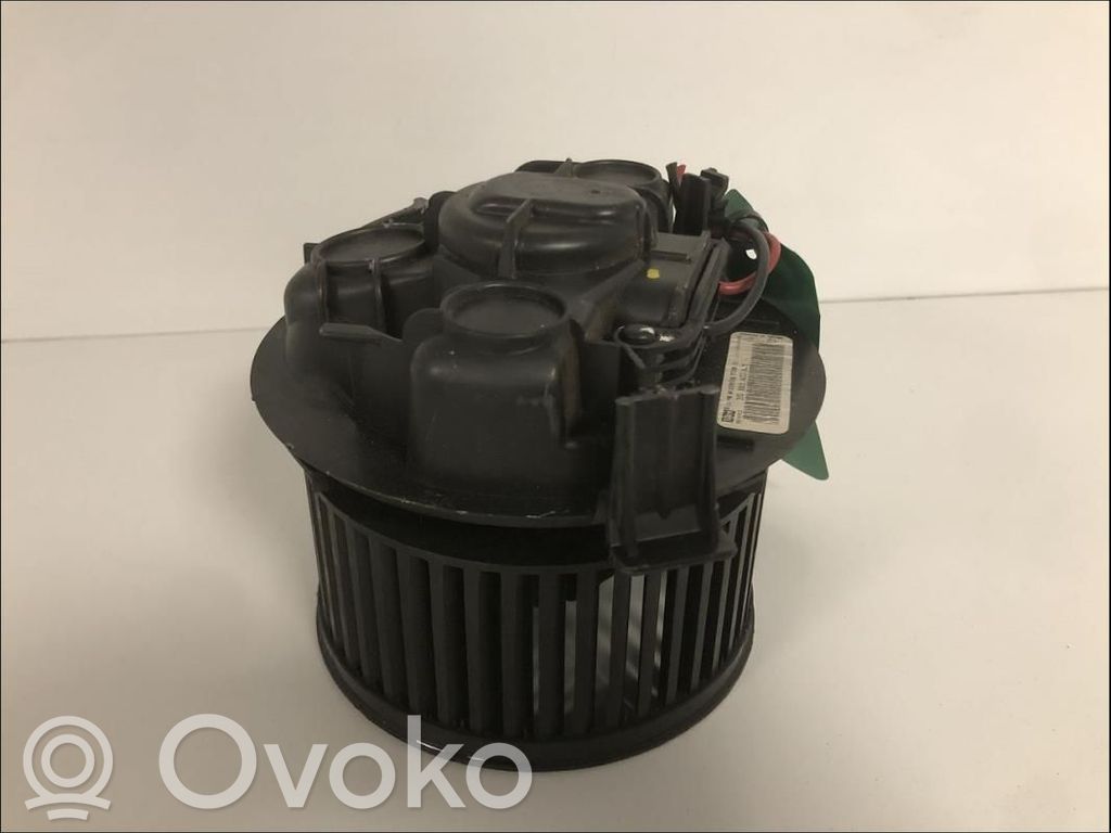 Renault Clio III Lämmittimen puhallin 