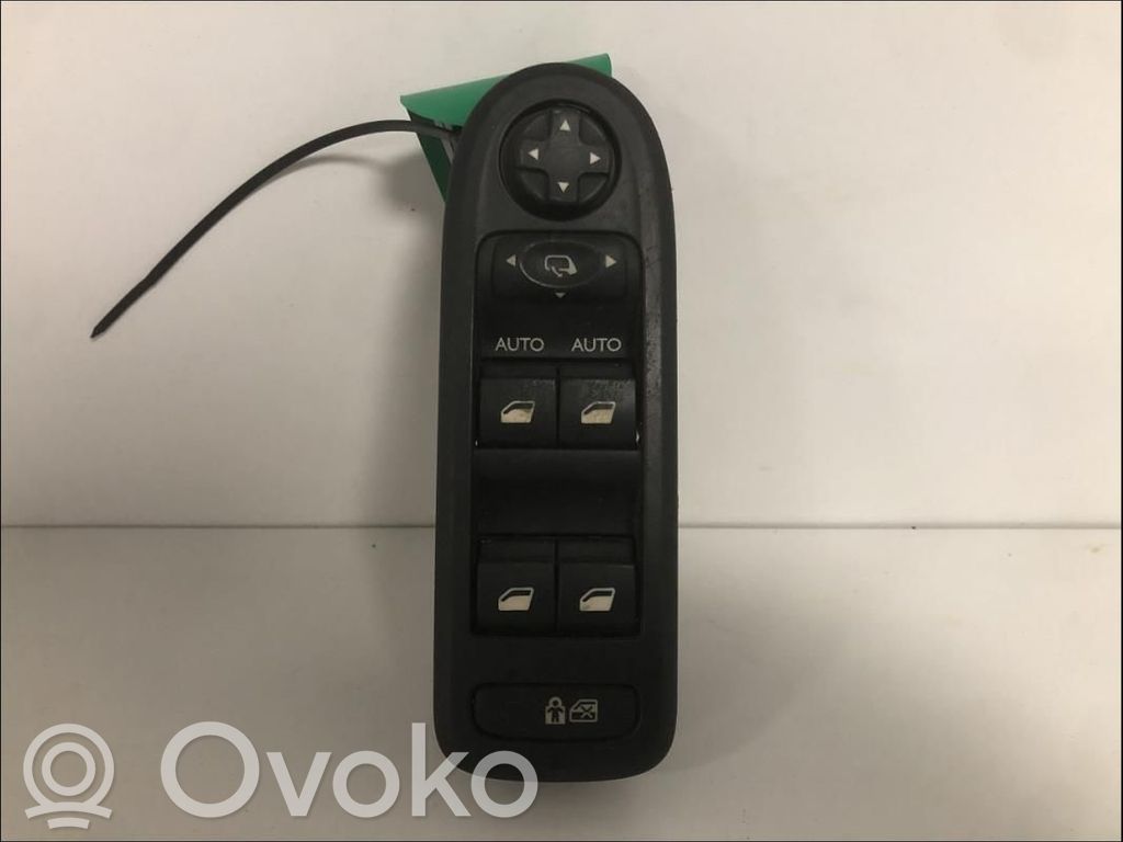 Electric window control switch   00006490AZ