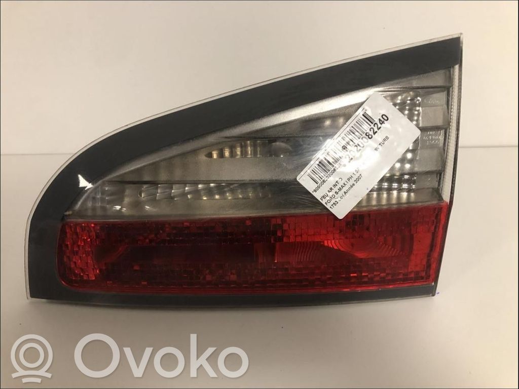 Tailgate rear/tail lights   1460784