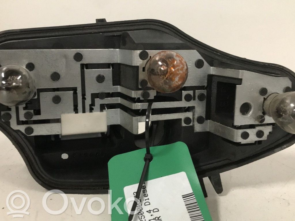 Citroen C3 Takavalon polttimon suojan pidike 