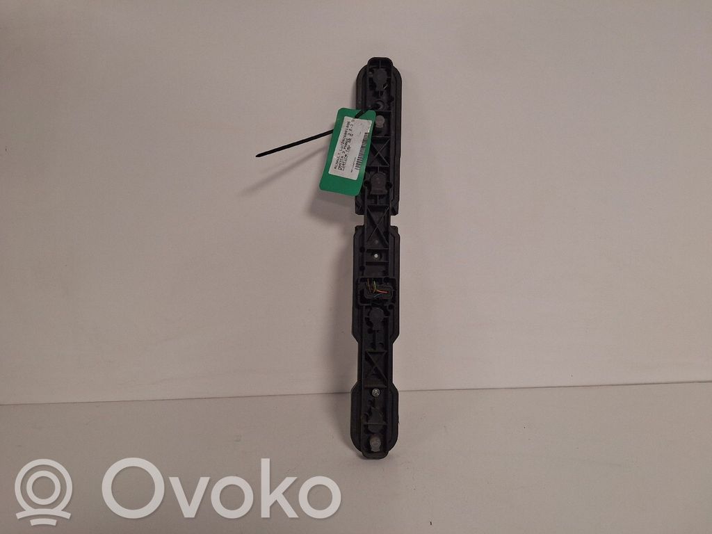 Renault Master III Takavalon polttimon suojan pidike 
