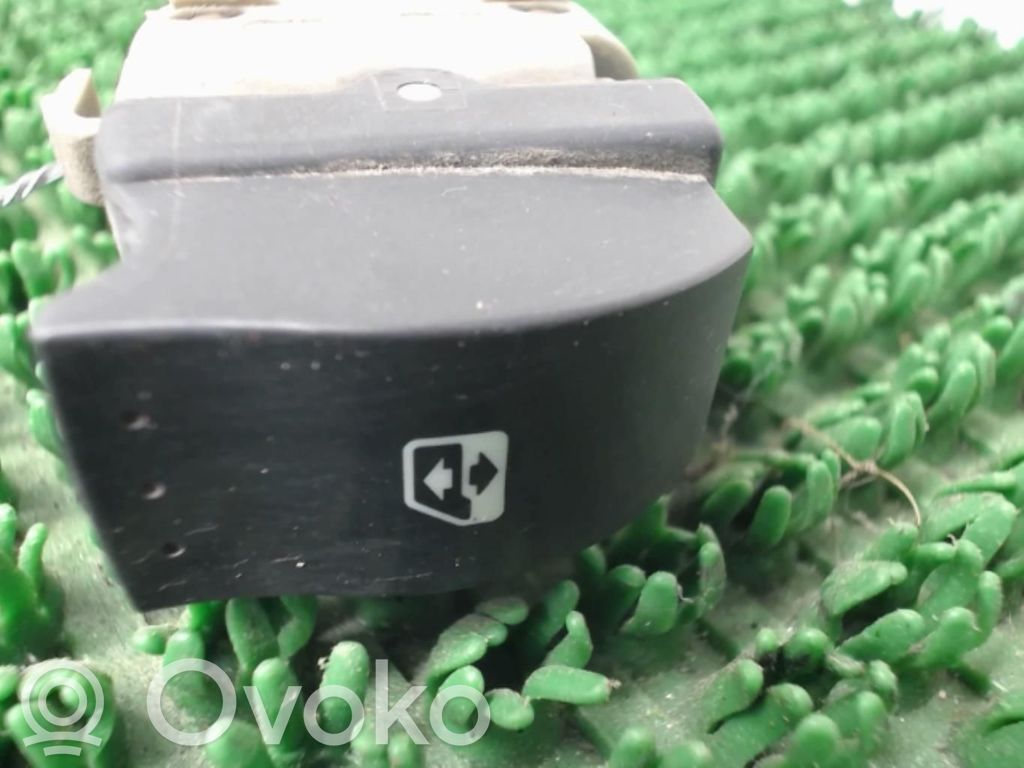 Electric window control switch   8200199518