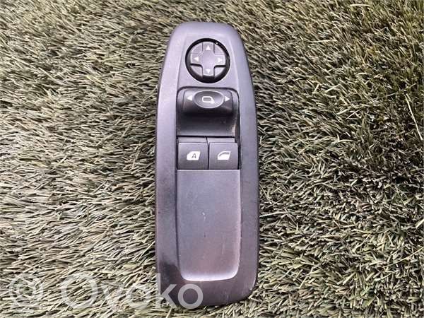 Peugeot 208 I Elektrisko logu slēdzis 