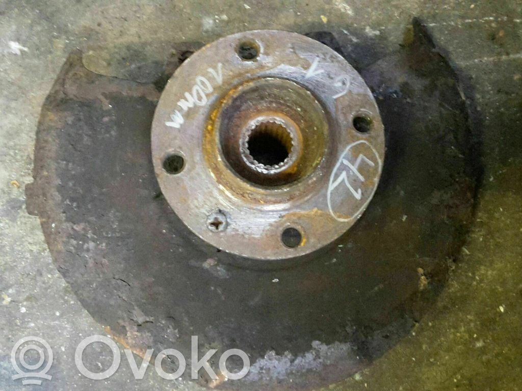 Volkswagen Golf I Cubo de rueda delantera 