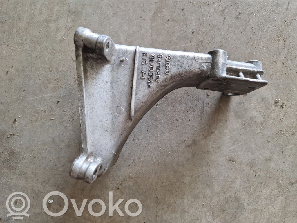 Volkswagen Jetta II Engine mounting bracket 