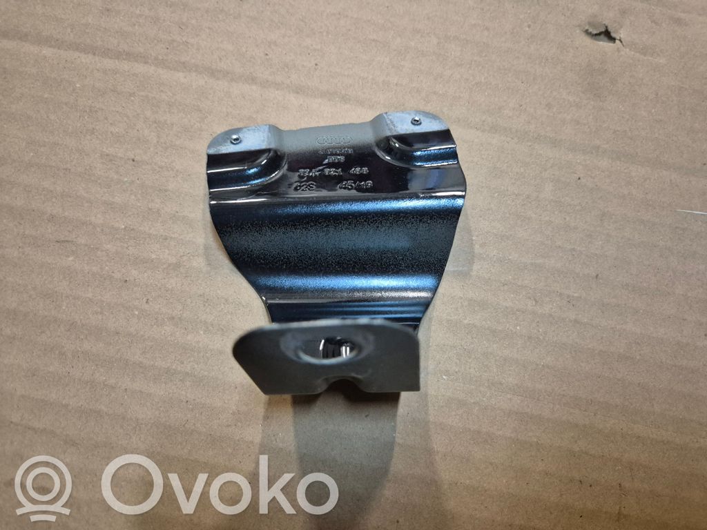 Audi Q3 F3 Soporte de montaje del guardabarros 