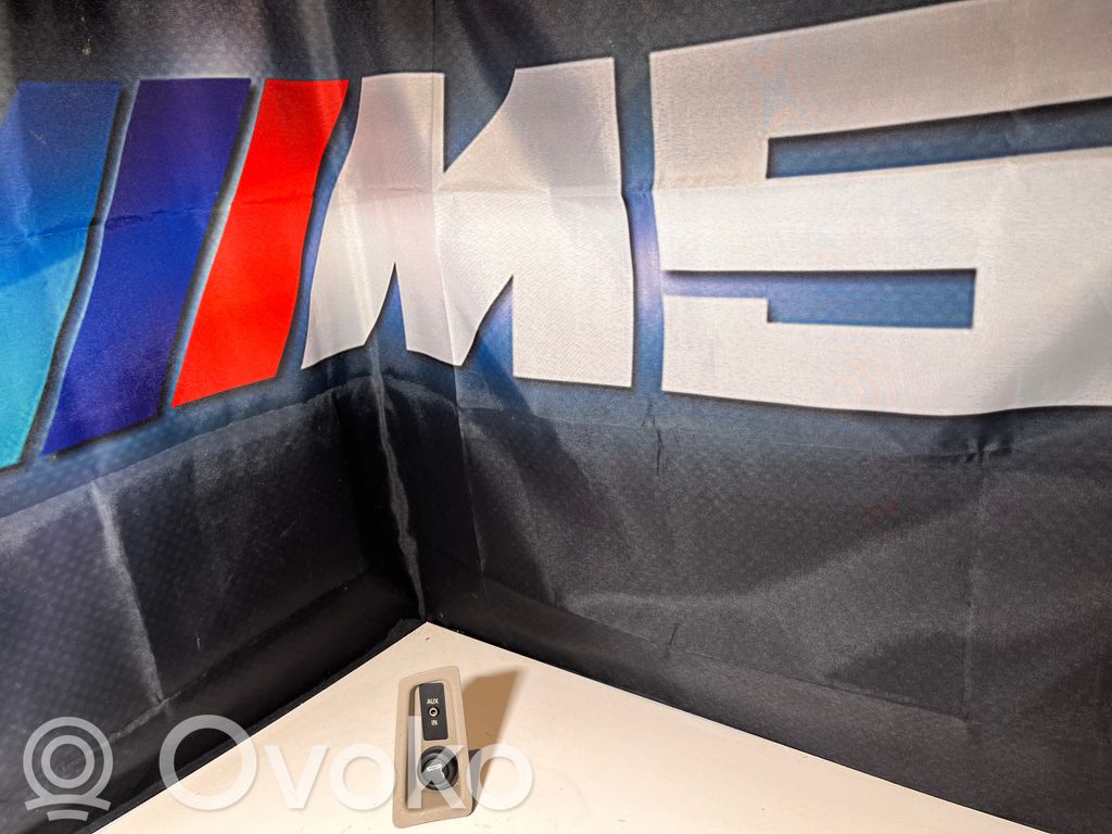 BMW 1 E81 E87 Enchufe conector USB 