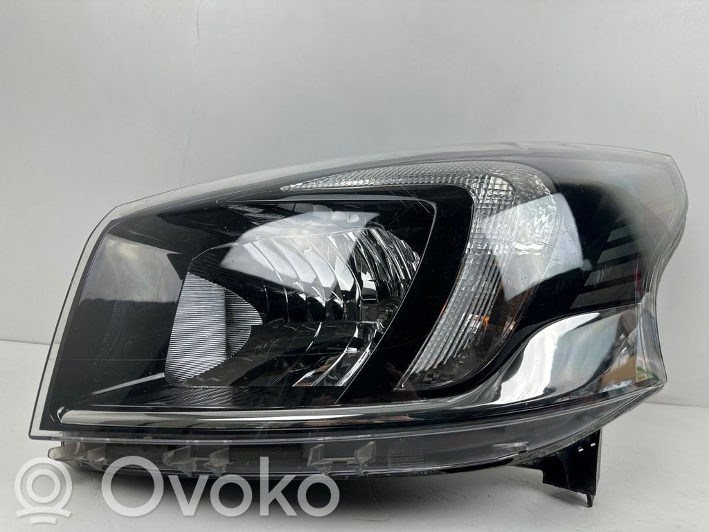 Opel Vivaro Scheinwerfer 