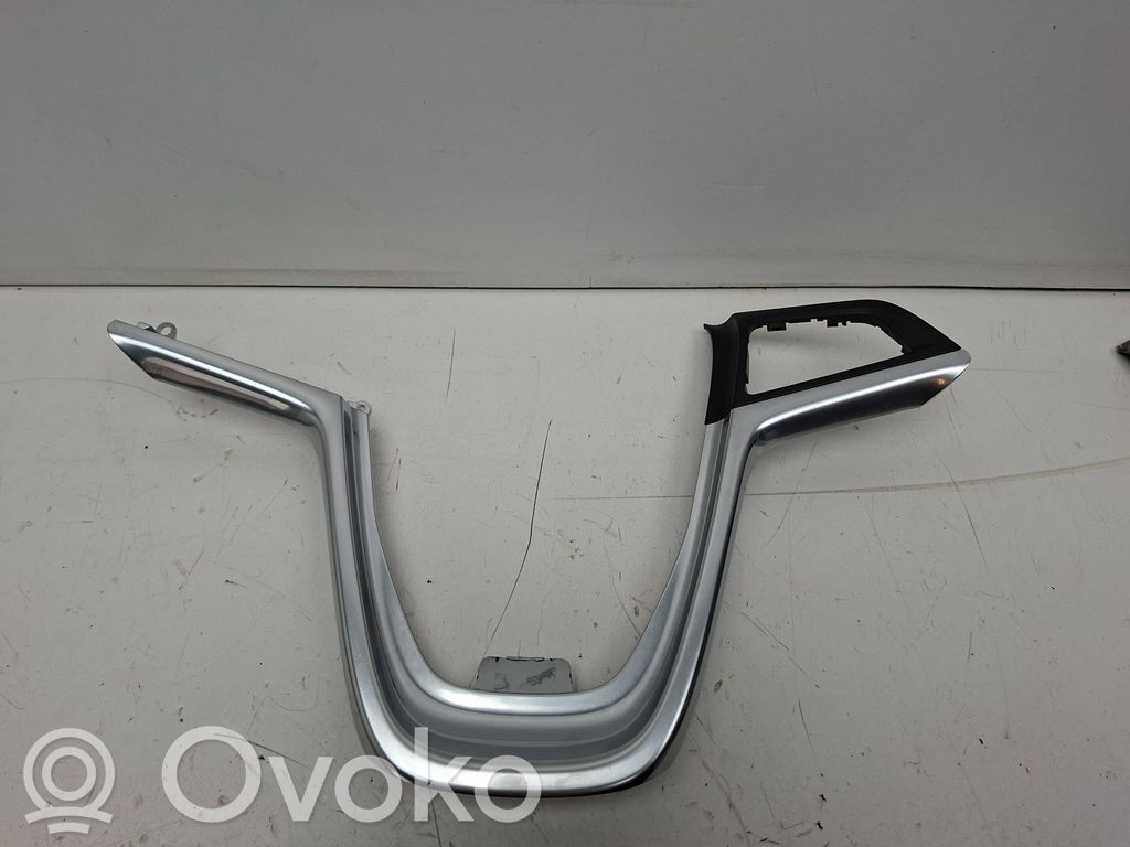 Opel Zafira C Element kierownicy 