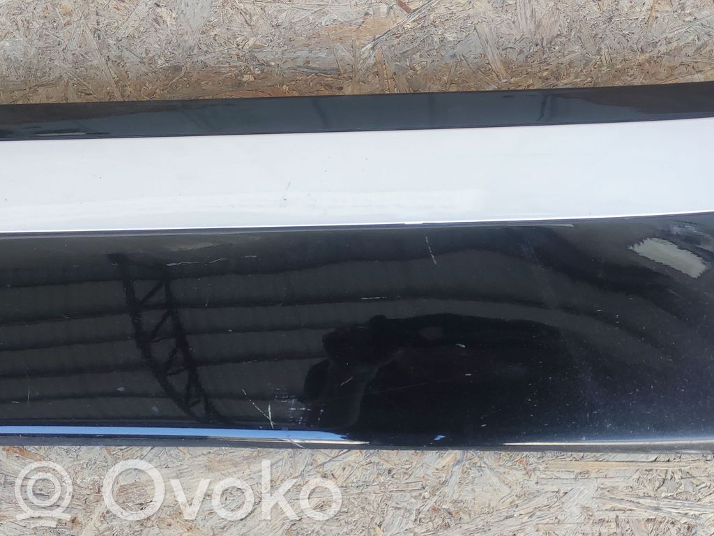 Land Rover Range Rover Velar Takaoven lista (muoto) 