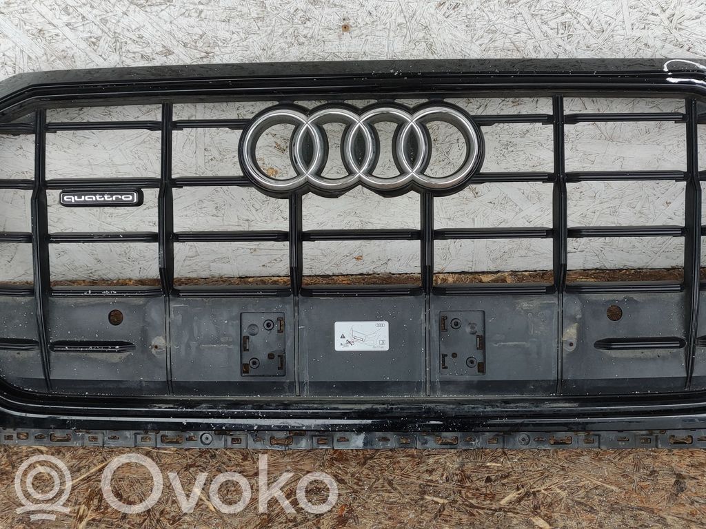 Audi Q8 Etupuskurin ylempi jäähdytinsäleikkö 