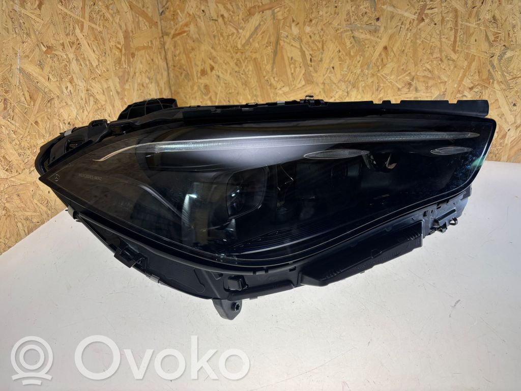 Mercedes-Benz  CLE C236 Lampa przednia 