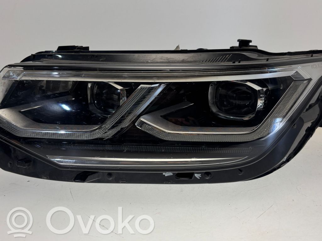 Volkswagen Tiguan Lampa przednia 