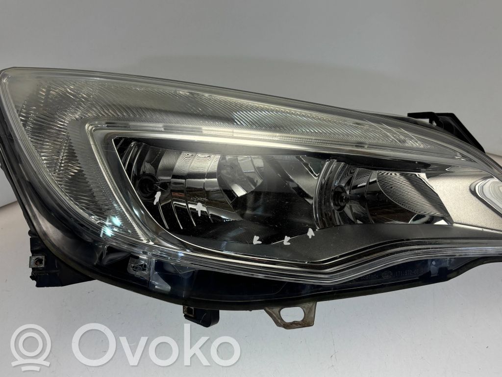 Opel Astra H Lampa przednia 