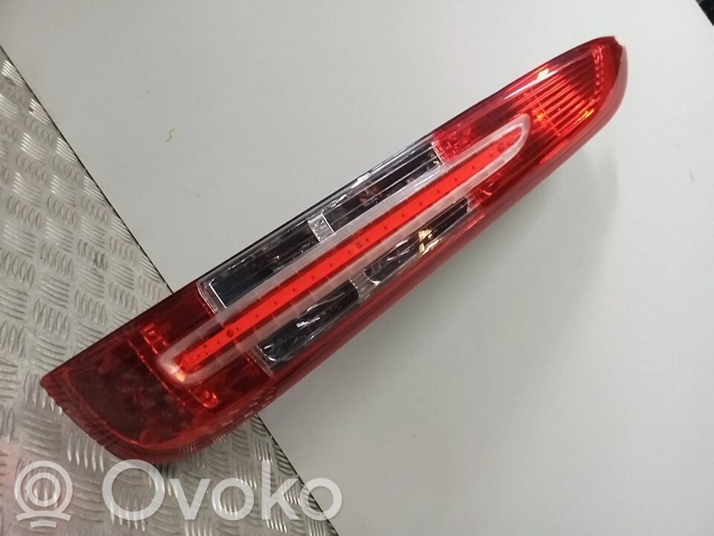 Ford C-MAX I Aizmugurējais lukturis virsbūvē 